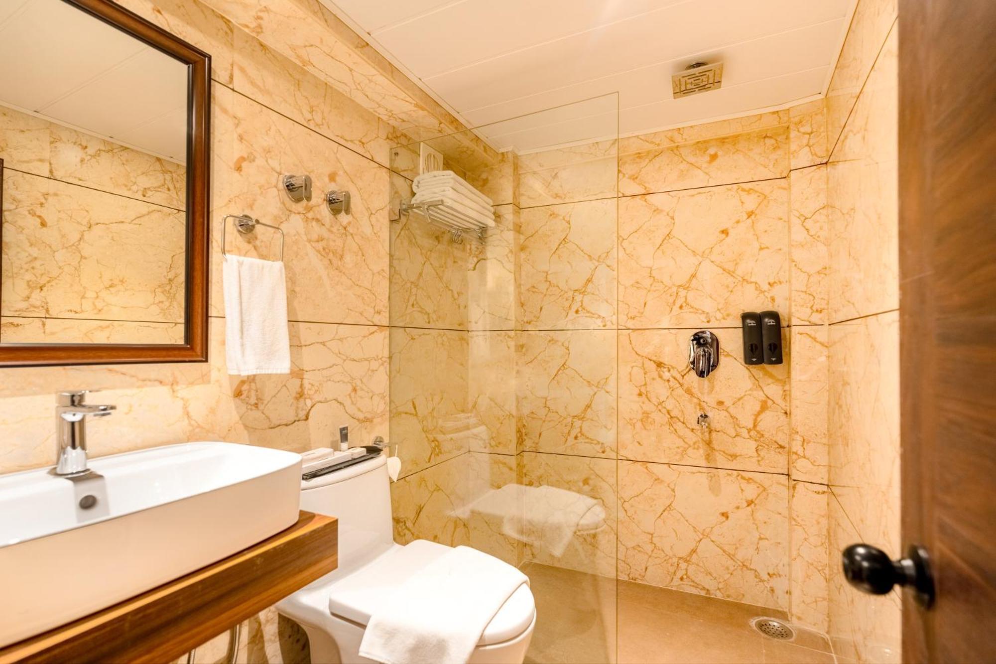 Summit Mall Stone Hotel Дарджилинг Экстерьер фото